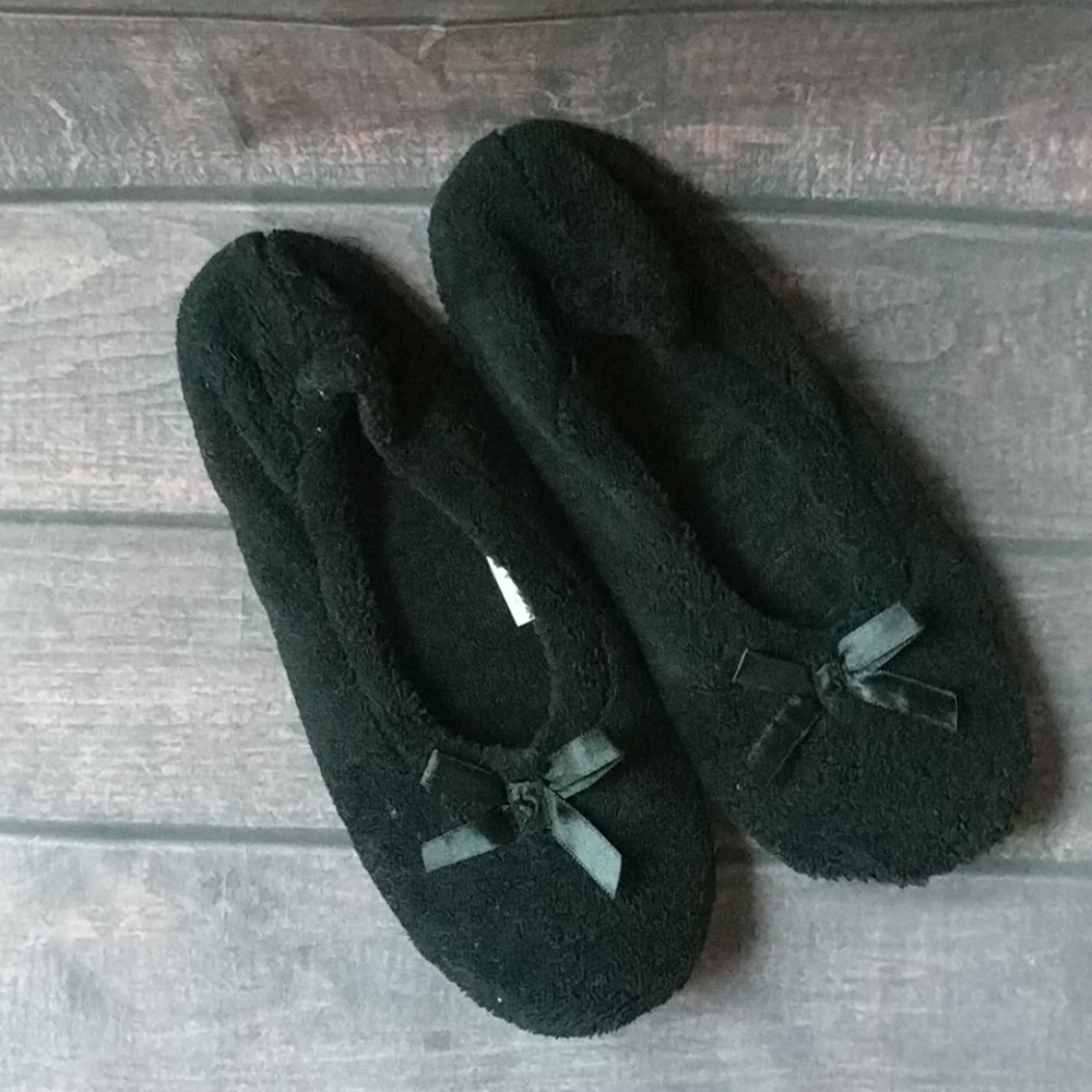 🆓 FREE w/ Bundle | Black Slippers